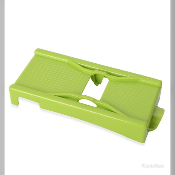 Set of Peeler, Cutting Board and Hand Protector - Picture 3 of 5